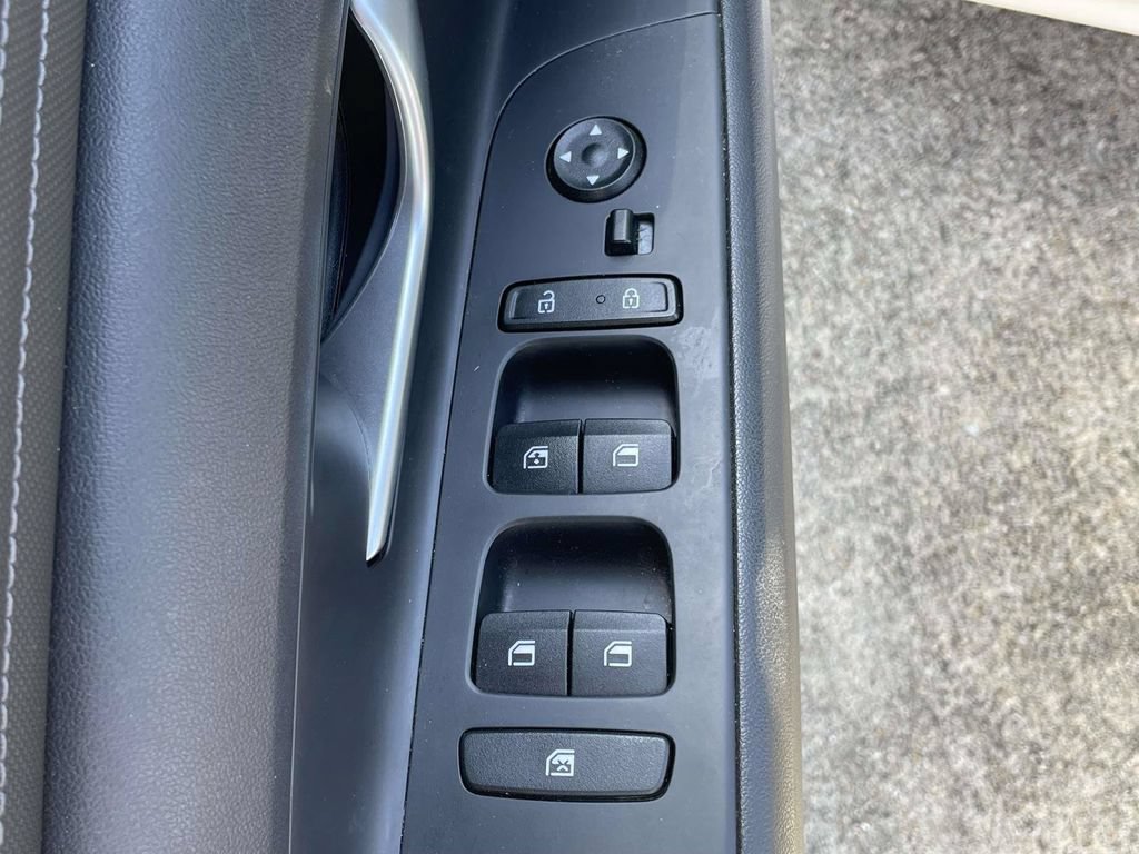 Used 2023 Hyundai Elantra Limited FWD image 16