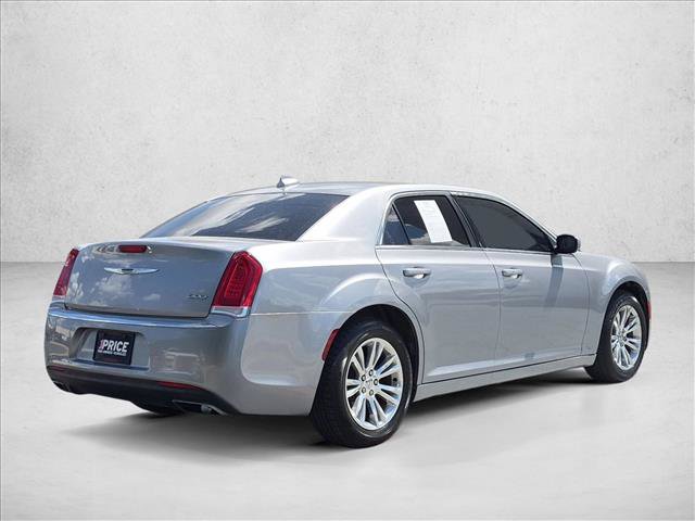 Used 2017 Chrysler 300 Limited RWD image 5