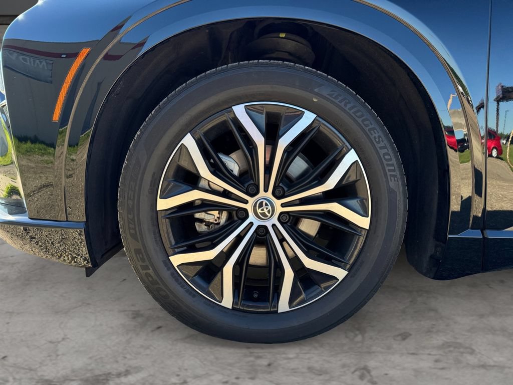 Certified 2025 Toyota Crown Signia AWD/4WD image 9