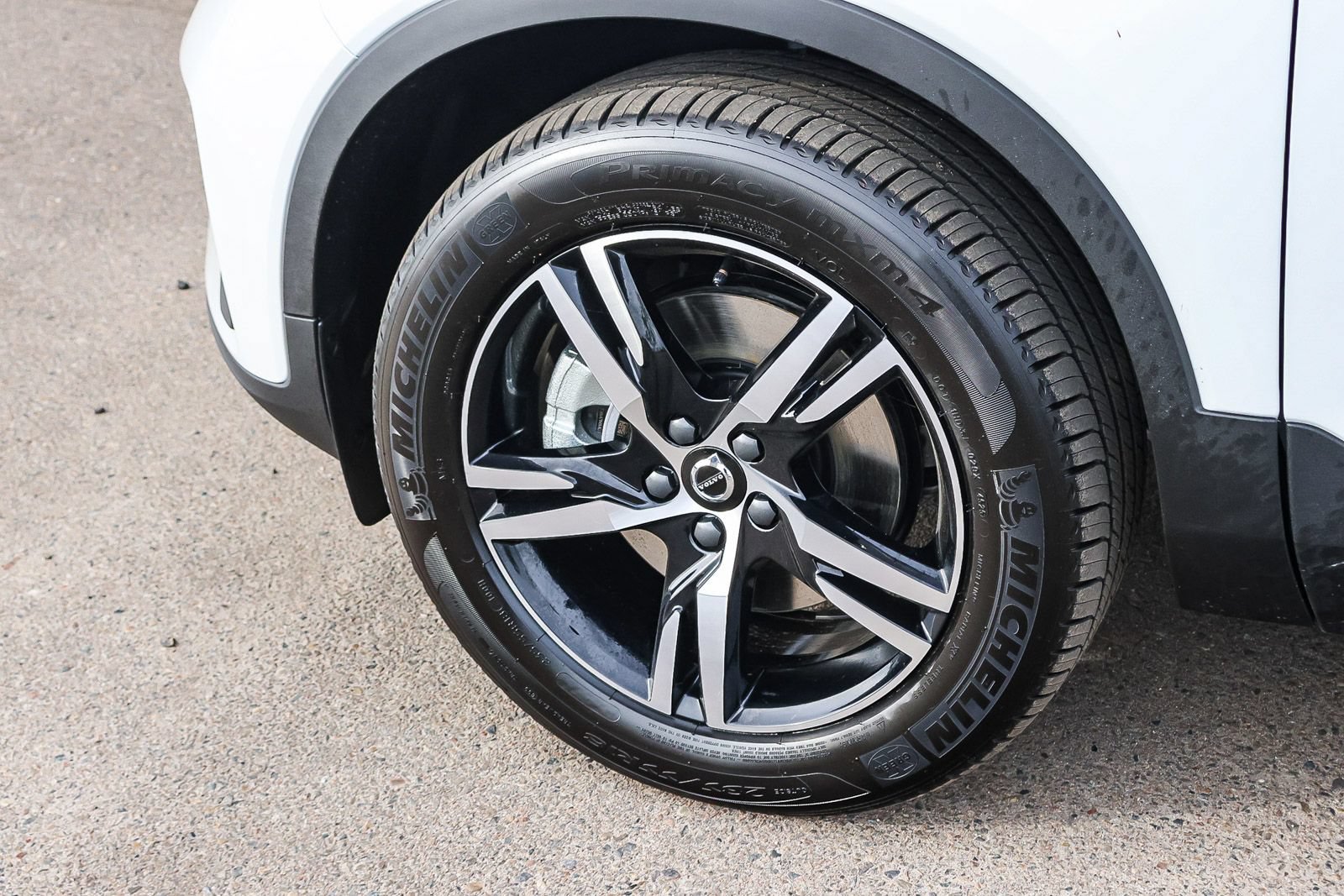 New 2026 Volvo XC40 B5 Core w/ Climate Package AWD/4WD image 9