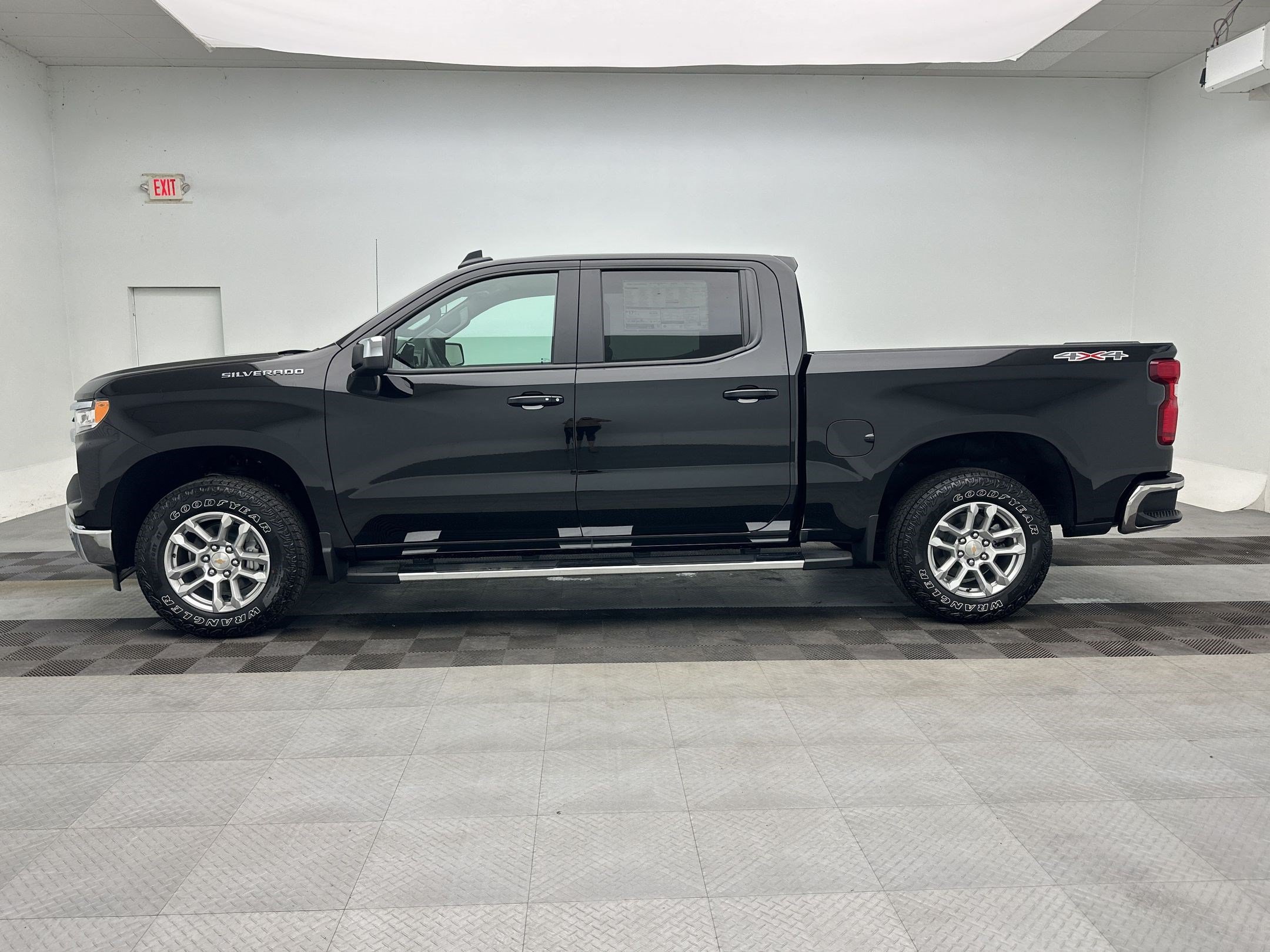 New 2026 Chevrolet Silverado 1500 LT w/ Leather Package AWD/4WD image 2