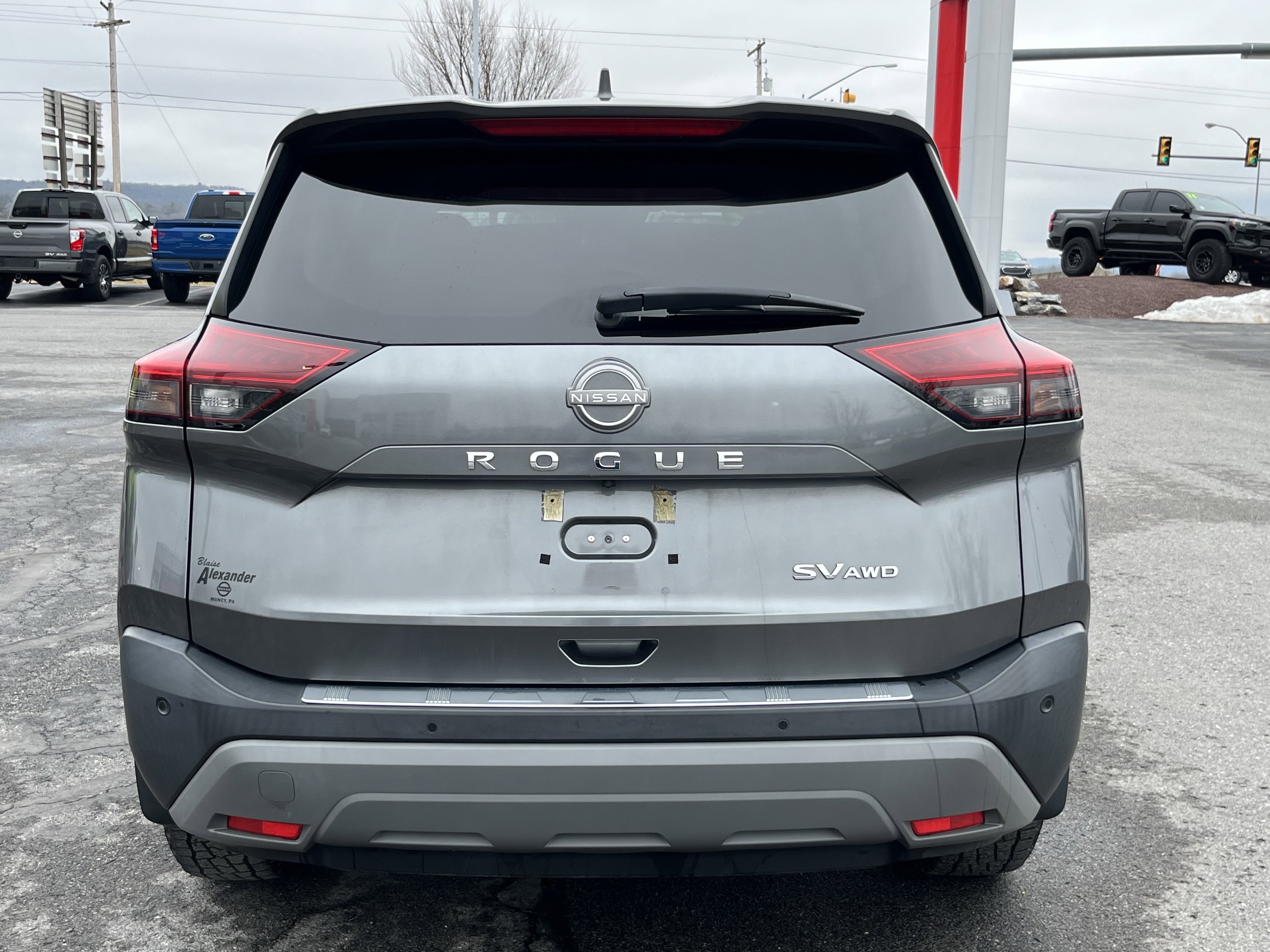 Used 2022 Nissan Rogue SV image 4
