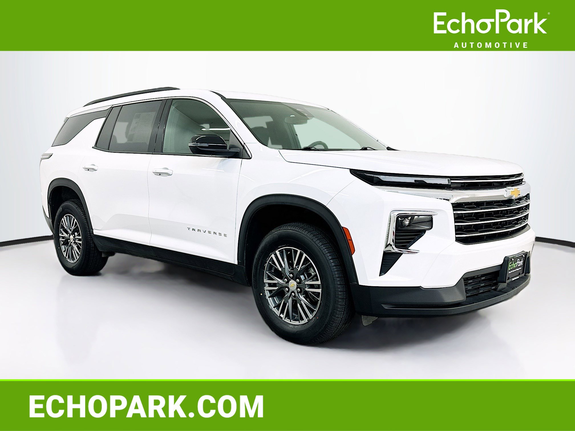 Used 2025 Chevrolet Traverse LT image 1