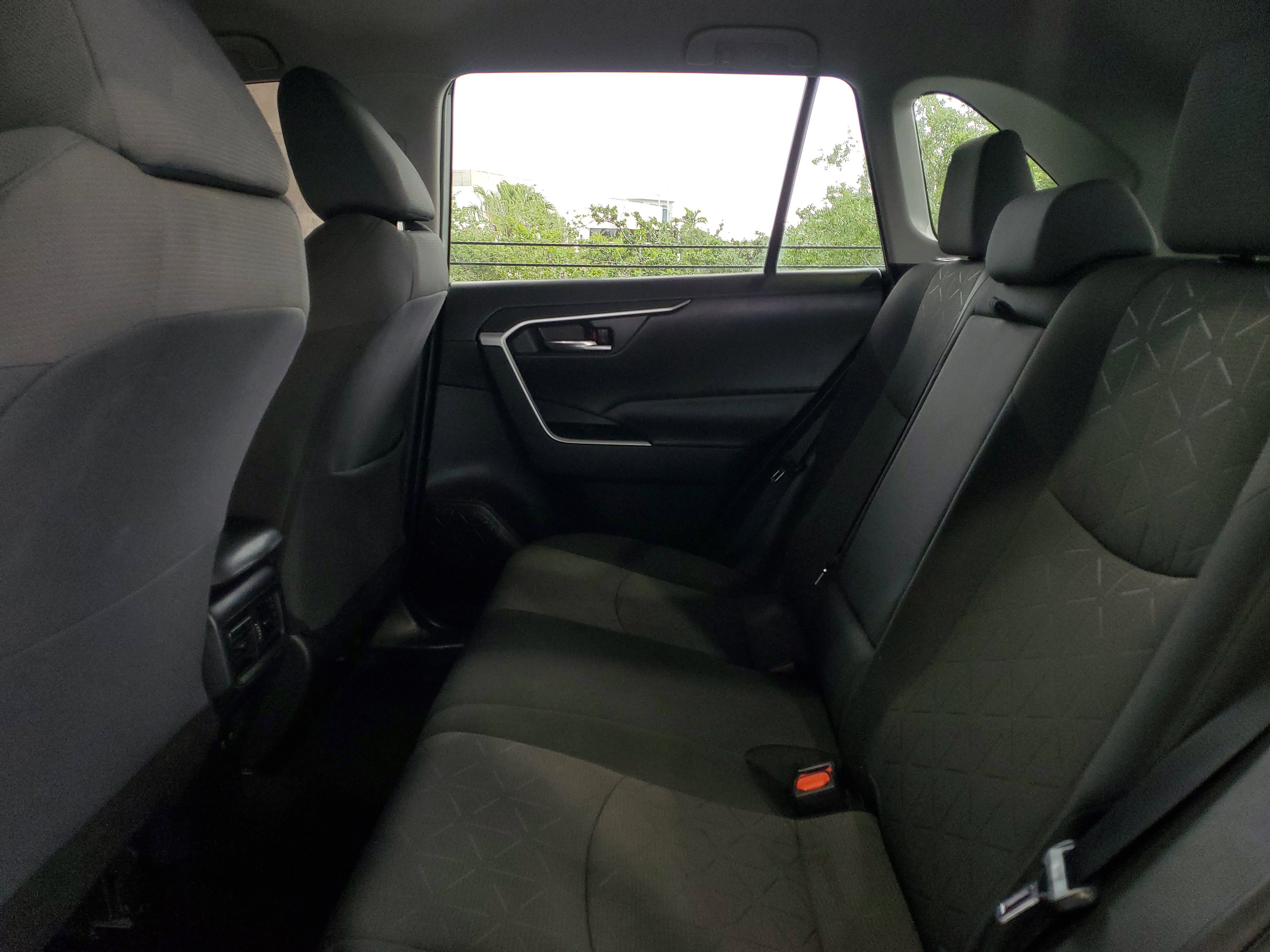Used 2021 Toyota RAV4 XLE FWD image 9