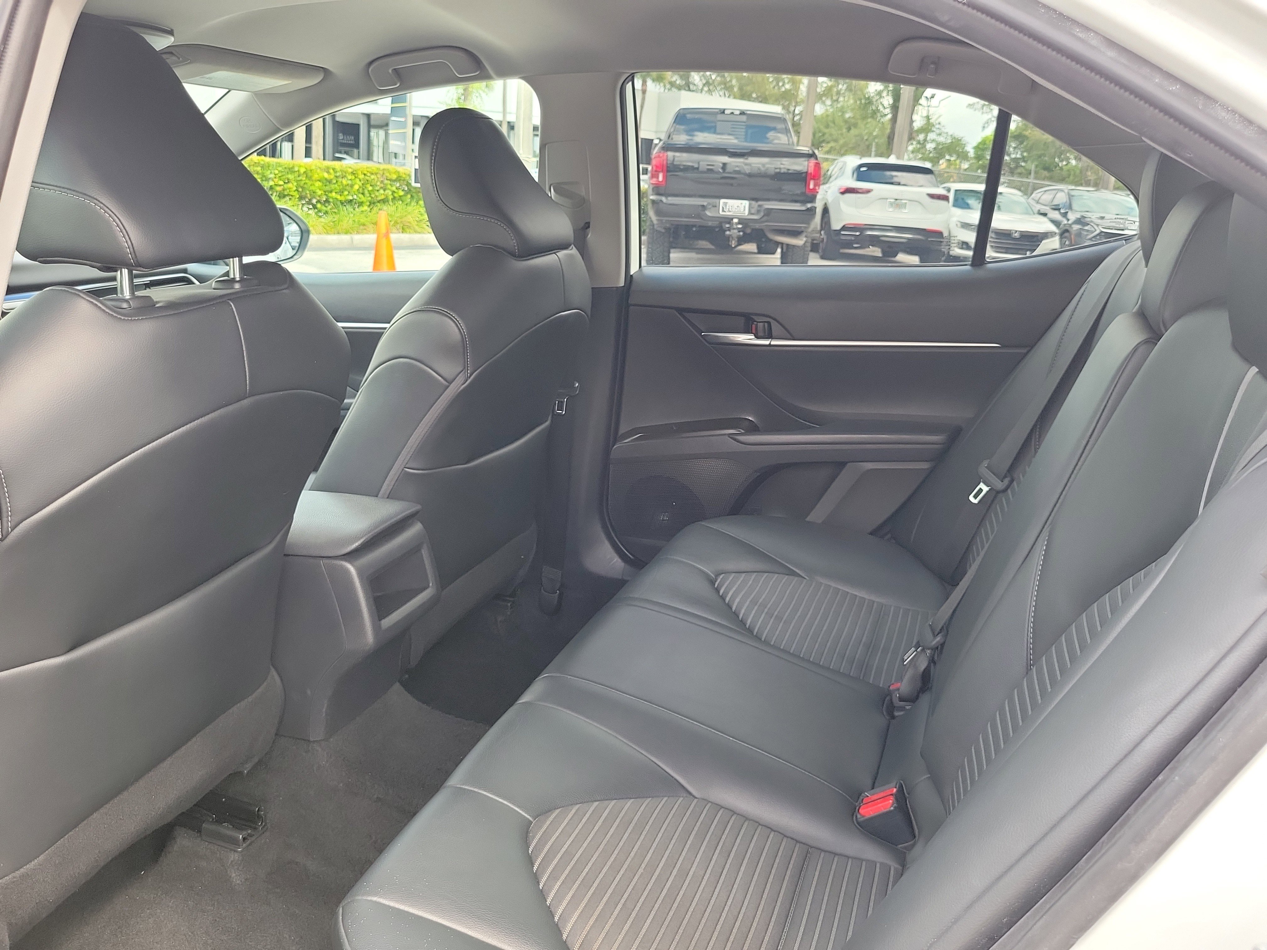 Used 2022 Toyota Camry SE w/ Convenience Package FWD image 13
