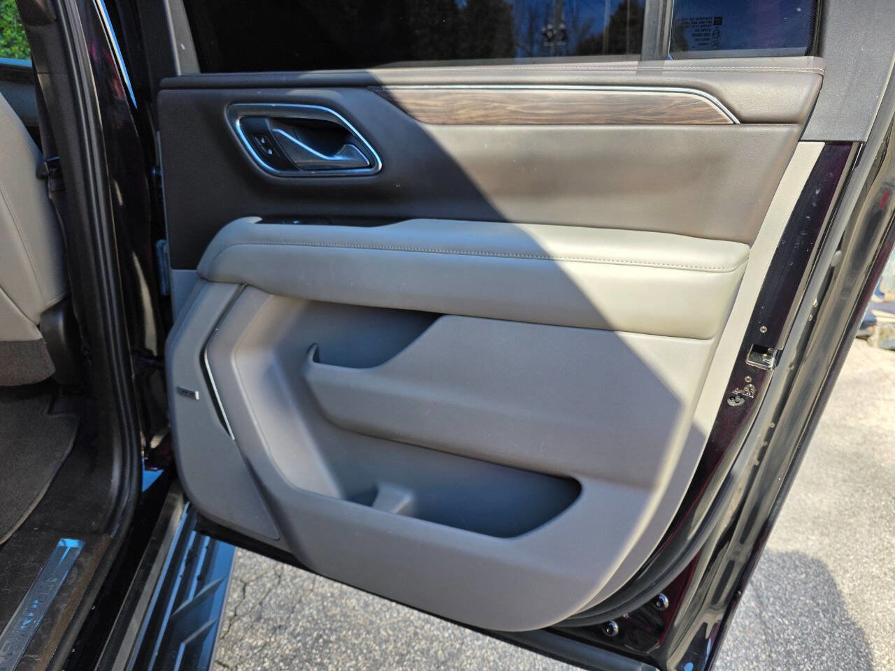 Used 2021 Chevrolet Suburban LT RWD image 31