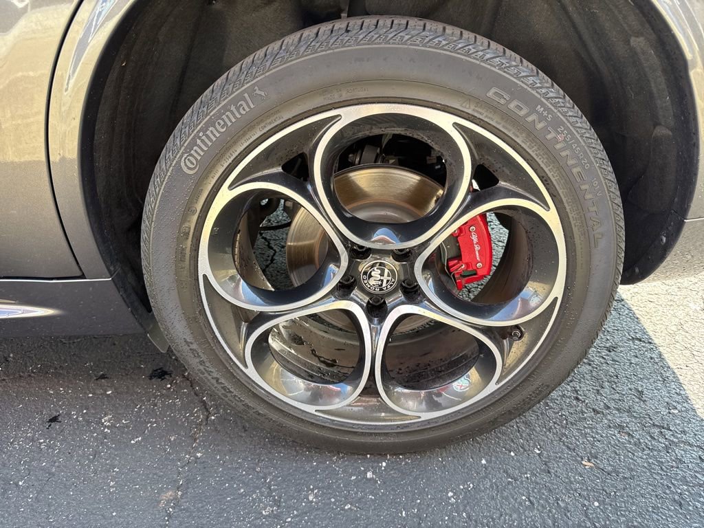 Used 2022 Alfa Romeo Stelvio Ti w/ Active Assist Plus Package image 19