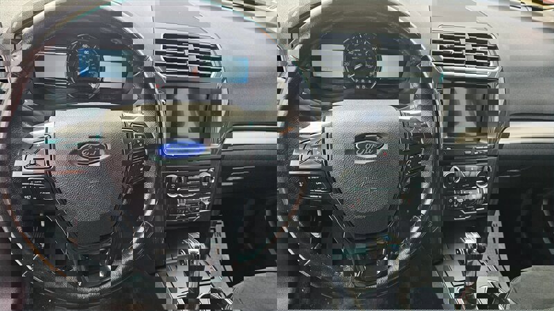 Used 2018 Ford Explorer XLT w/ Equipment Group 202A image 10