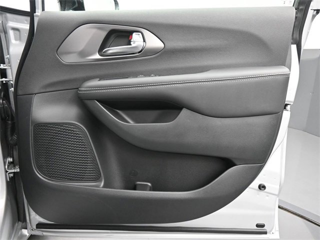 New 2026 Chrysler Pacifica Select image 20