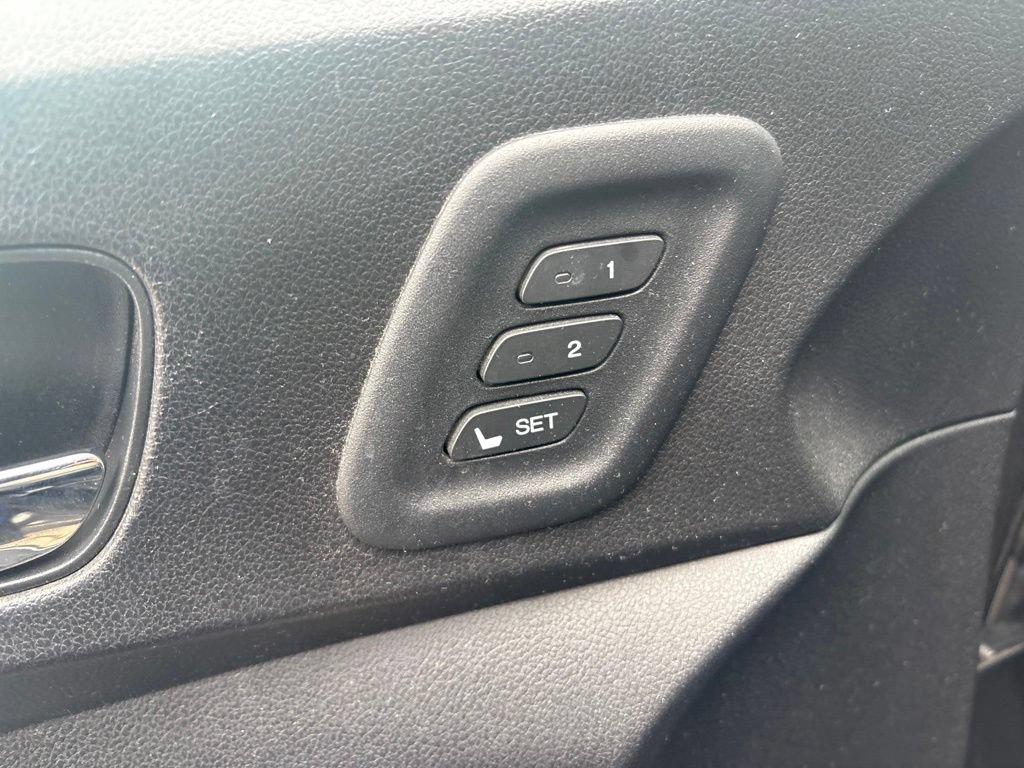 Used 2016 Honda CR-V Touring image 11