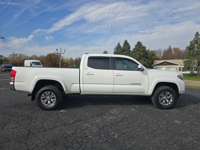 Used 2017 Toyota Tacoma SR5 w/ Tow Package AWD/4WD image 8