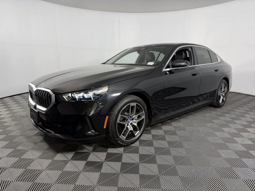 Used 2025 BMW i5 xDrive40 w/ Premium Package image 3