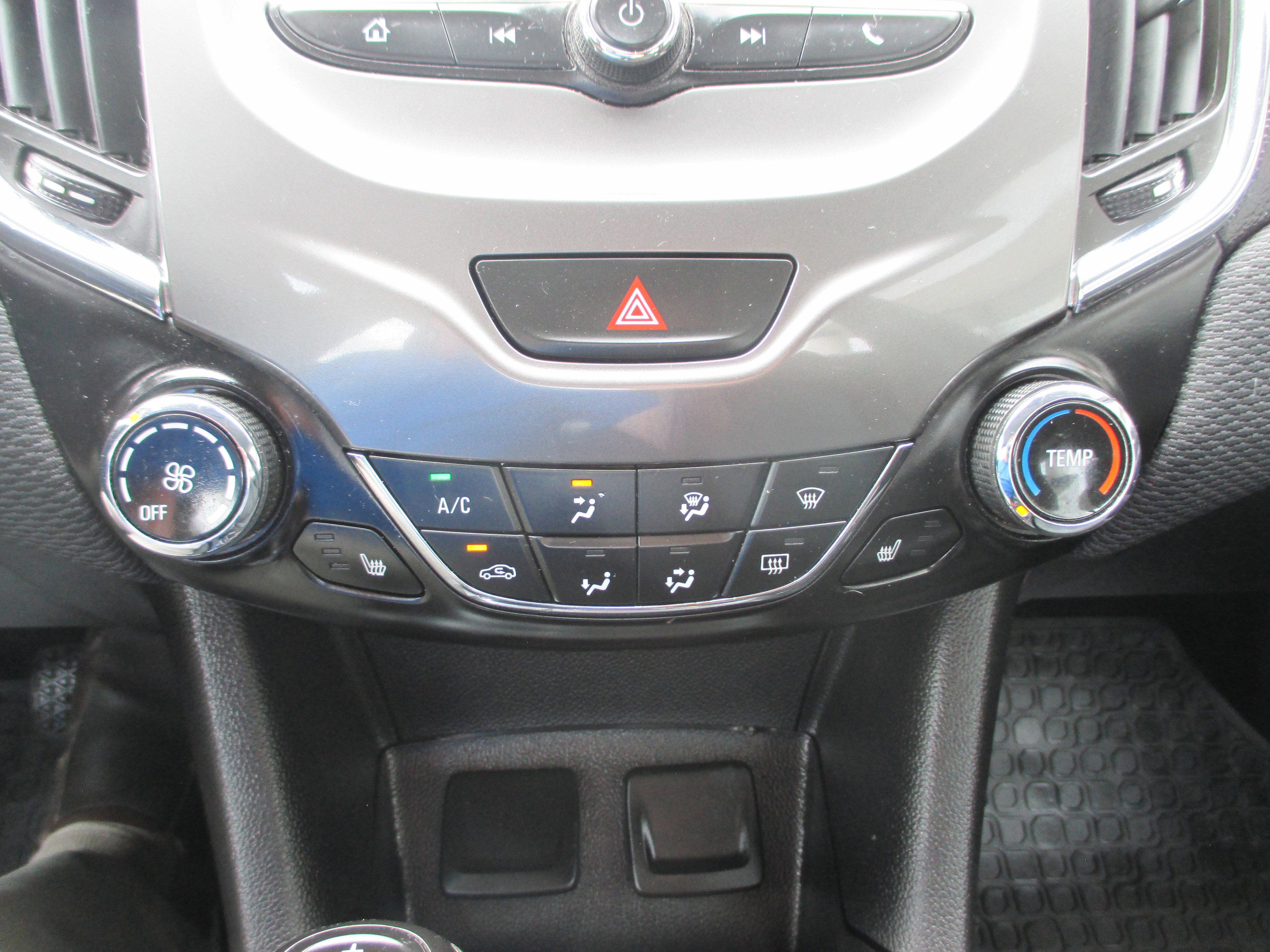 Used 2017 Chevrolet Cruze LT w/ Convenience Package FWD image 18