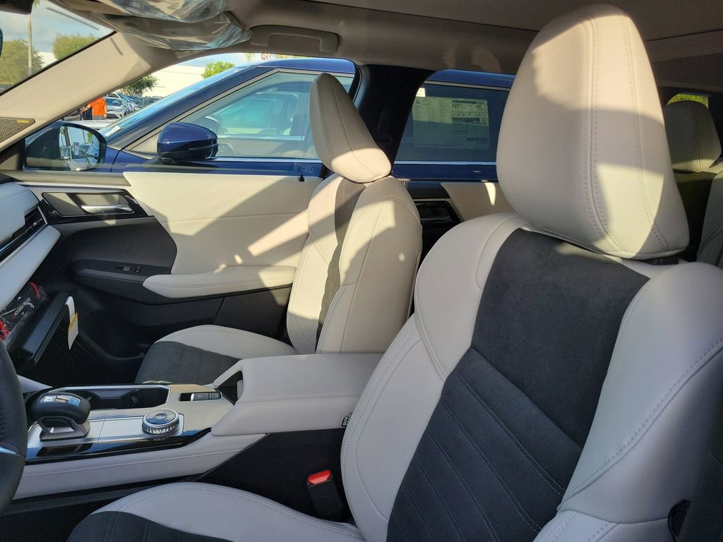 New 2025 Mitsubishi Outlander SE image 9