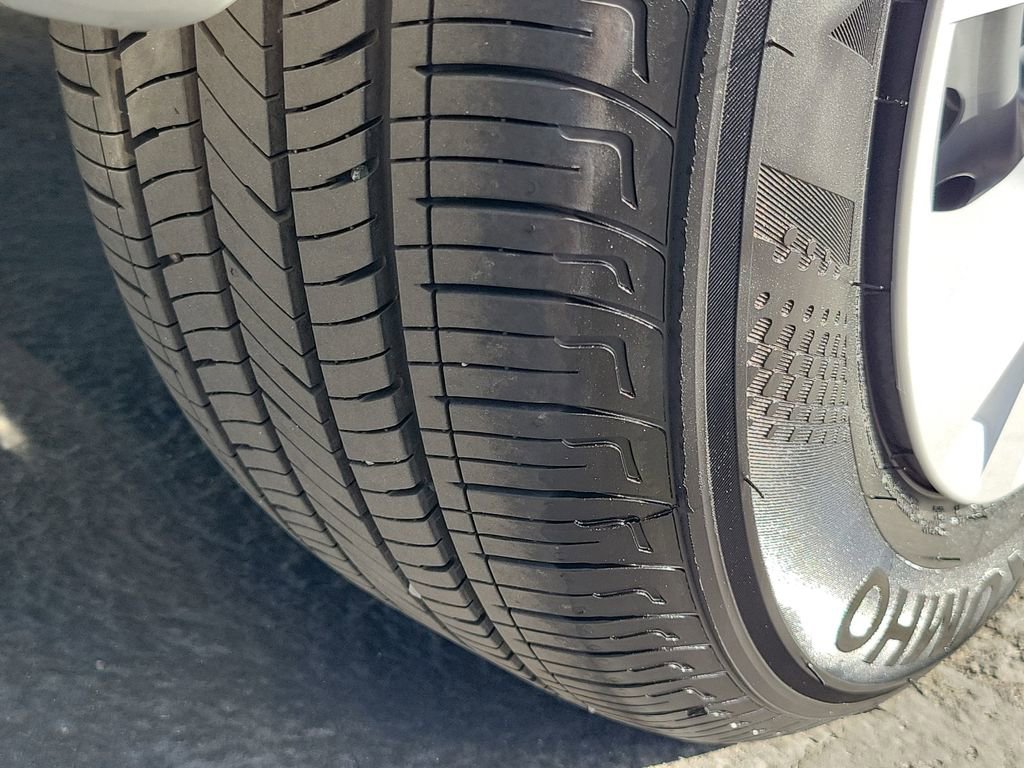 Used 2025 Nissan Versa S w/ Trunk Package image 26