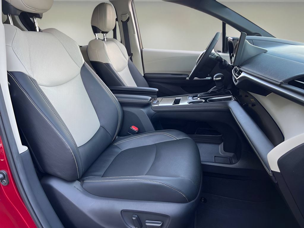 Certified 2026 Toyota Sienna Limited FWD image 17