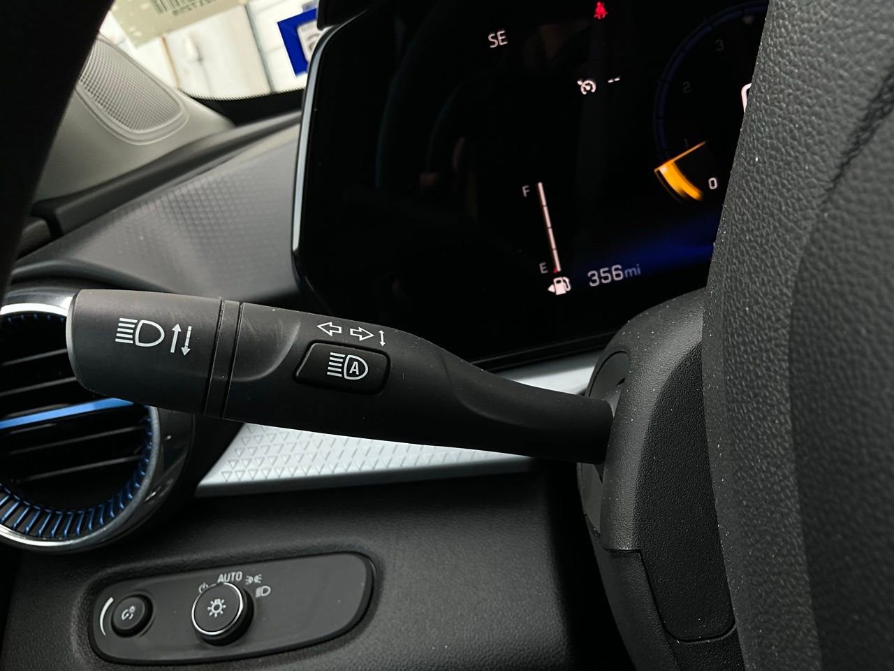 Used 2025 Chevrolet Trax LT image 34