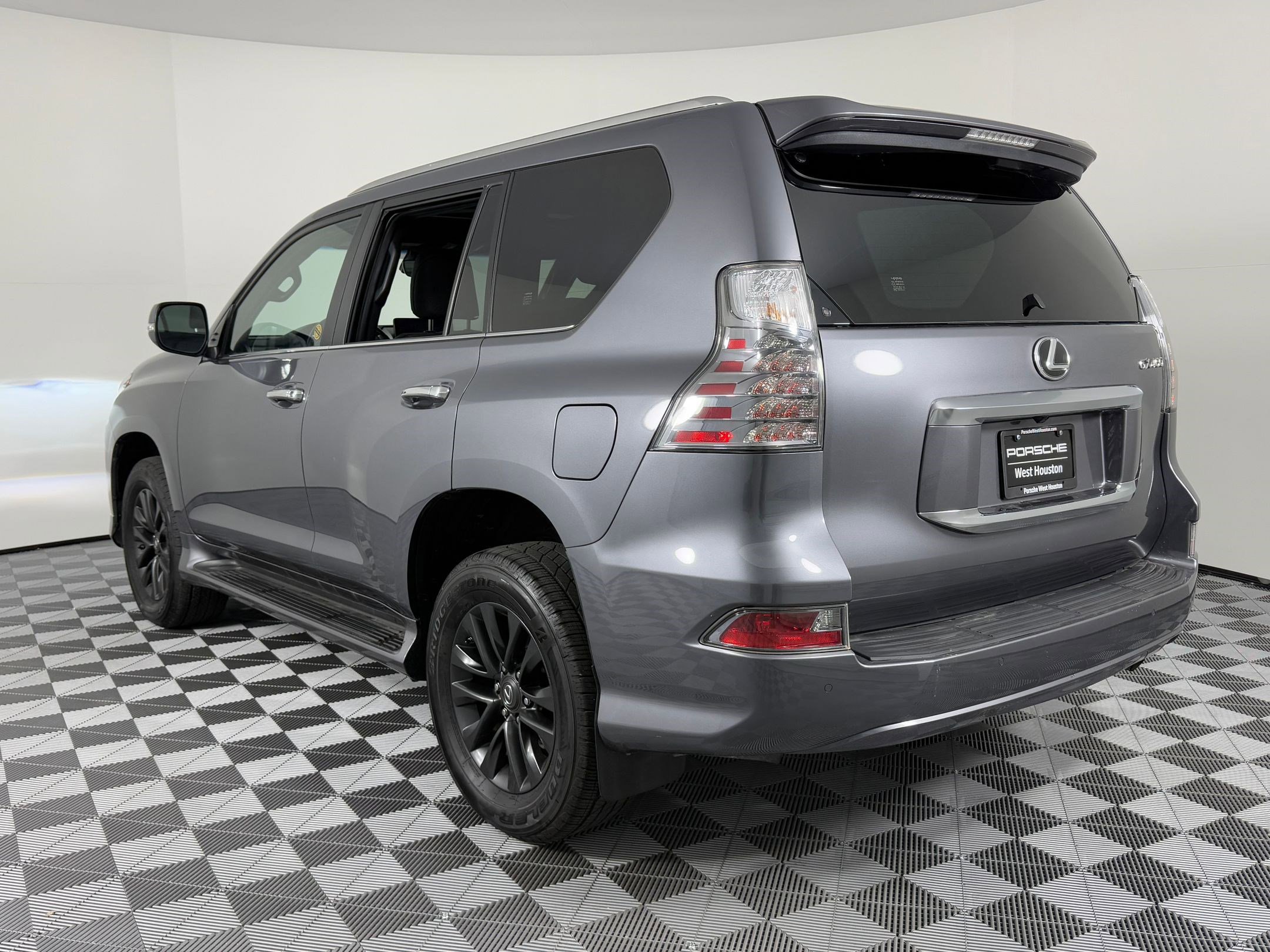 Used 2023 Lexus GX 460 Premium image 3