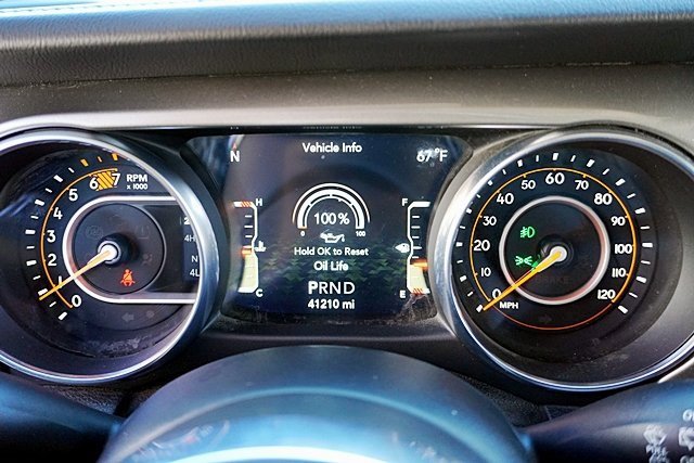 Used 2018 Jeep Wrangler Unlimited Sahara image 34