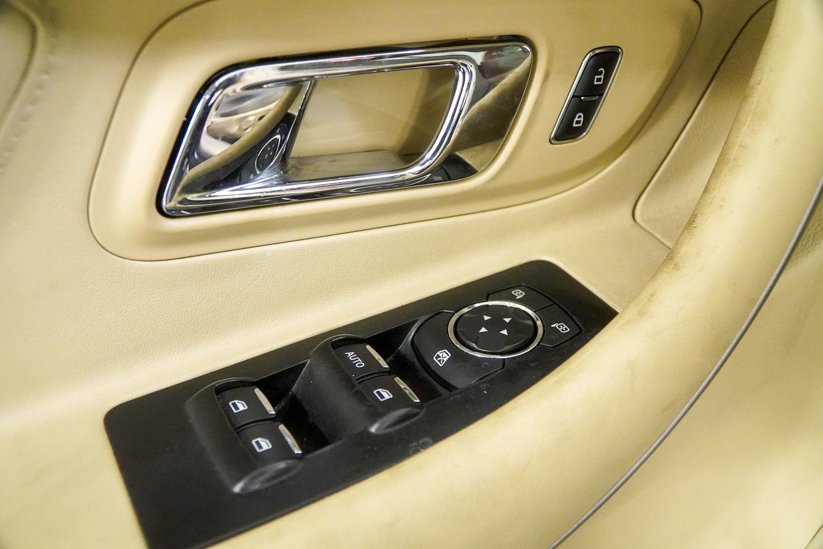 Used 2014 Ford Taurus SE FWD image 18