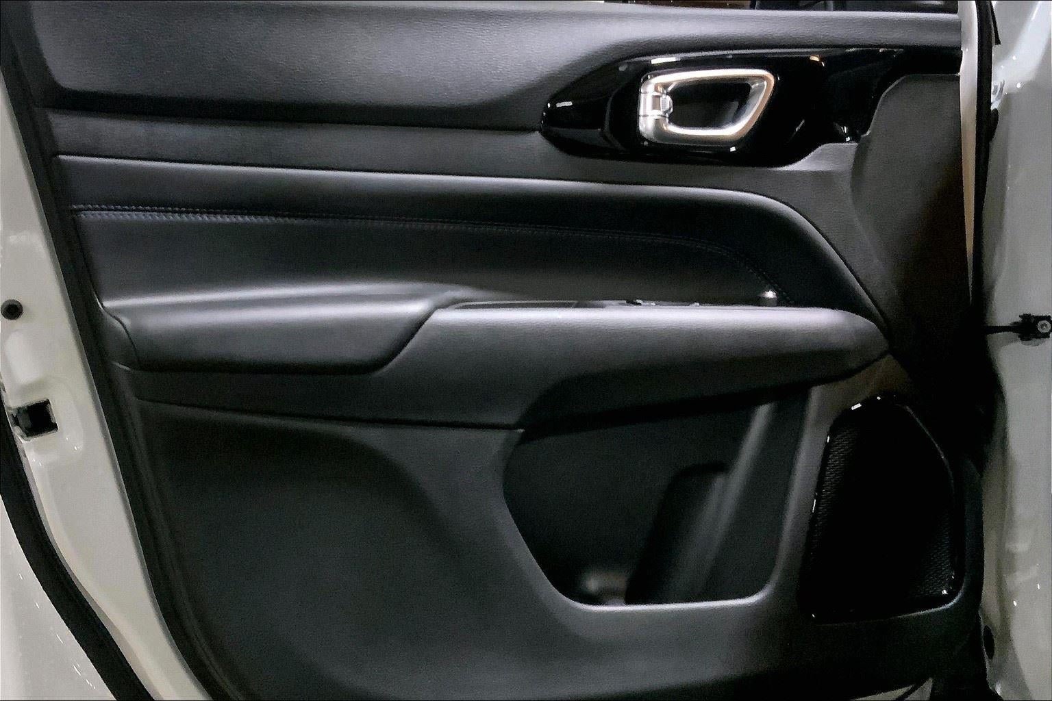 New 2026 Jeep Compass Latitude AWD/4WD image 17
