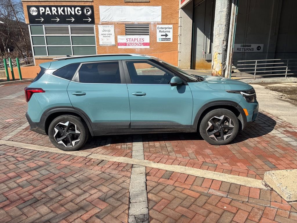Certified 2024 Kia Seltos EX image 2