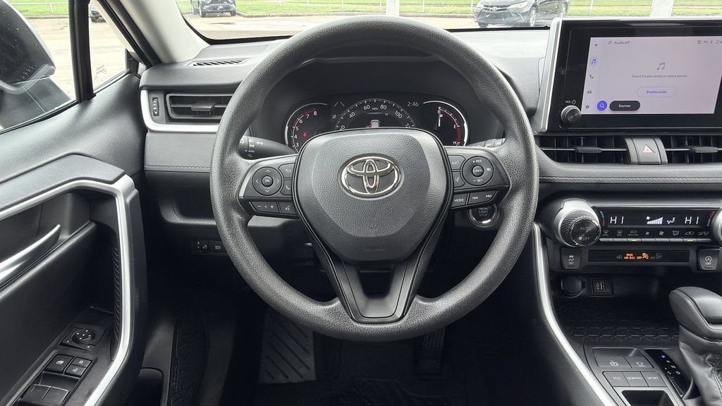 Used 2025 Toyota RAV4 XLE FWD image 14