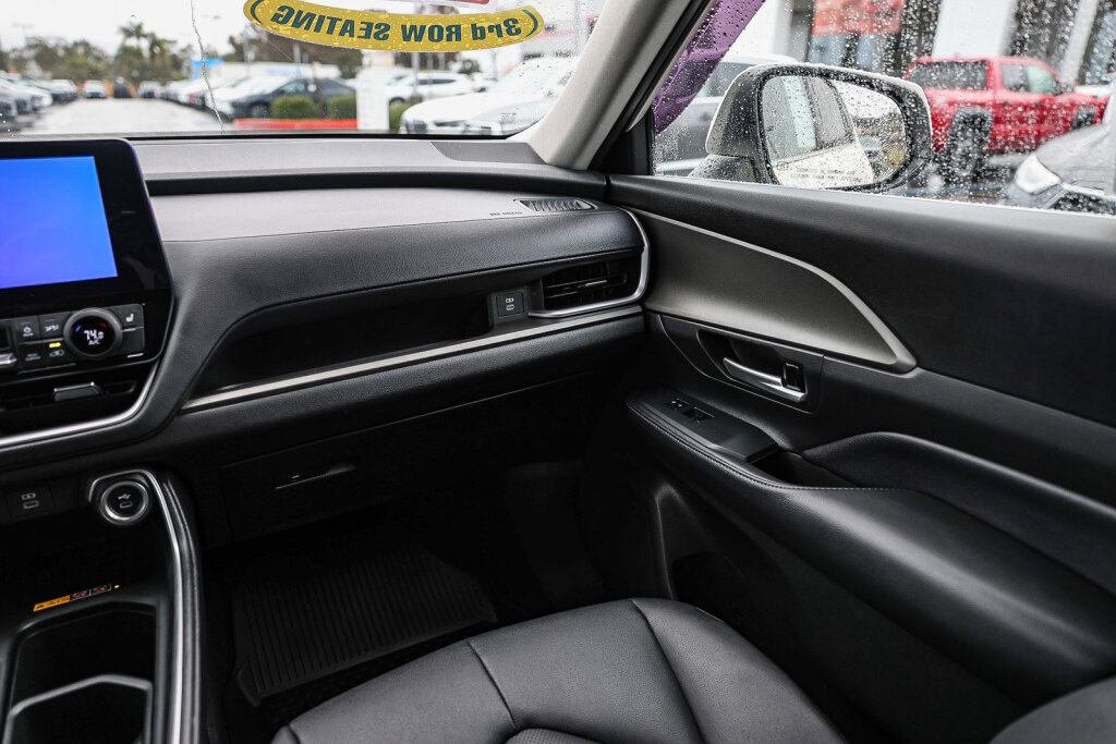 Certified 2024 Toyota Grand Highlander XLE image 5