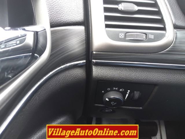 Used 2020 Jeep Grand Cherokee Limited w/ Luxury Group II image 11