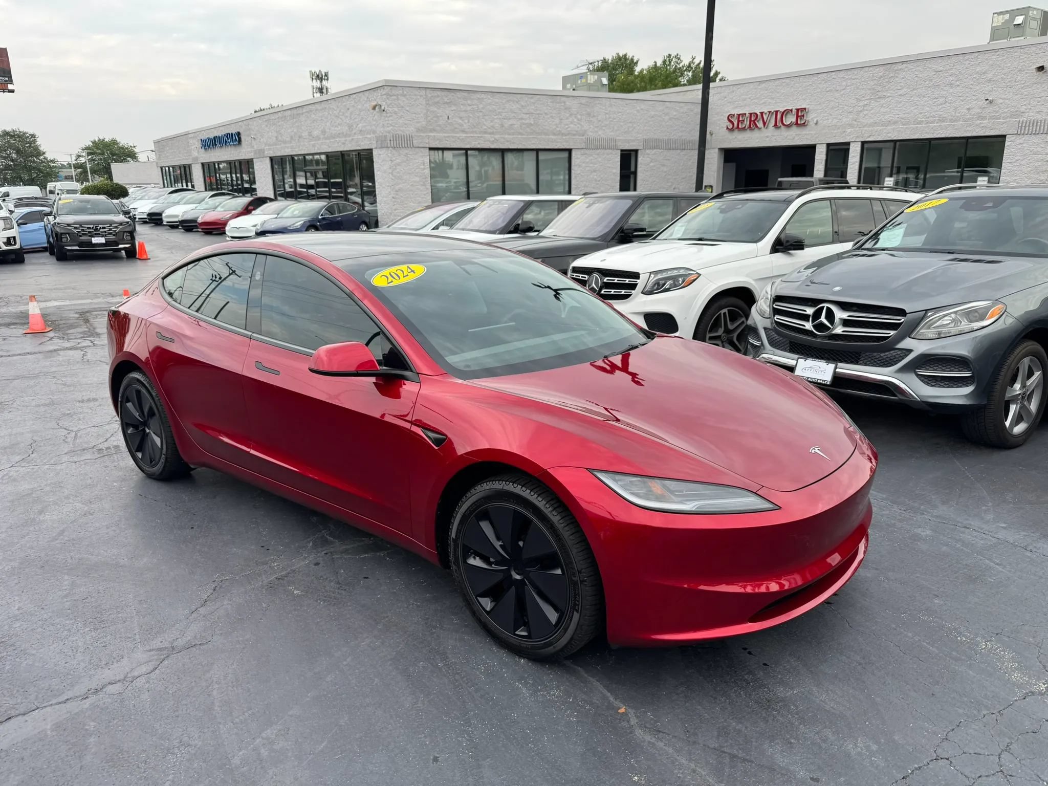 Used 2024 Tesla Model 3 Standard Range RWD image 1