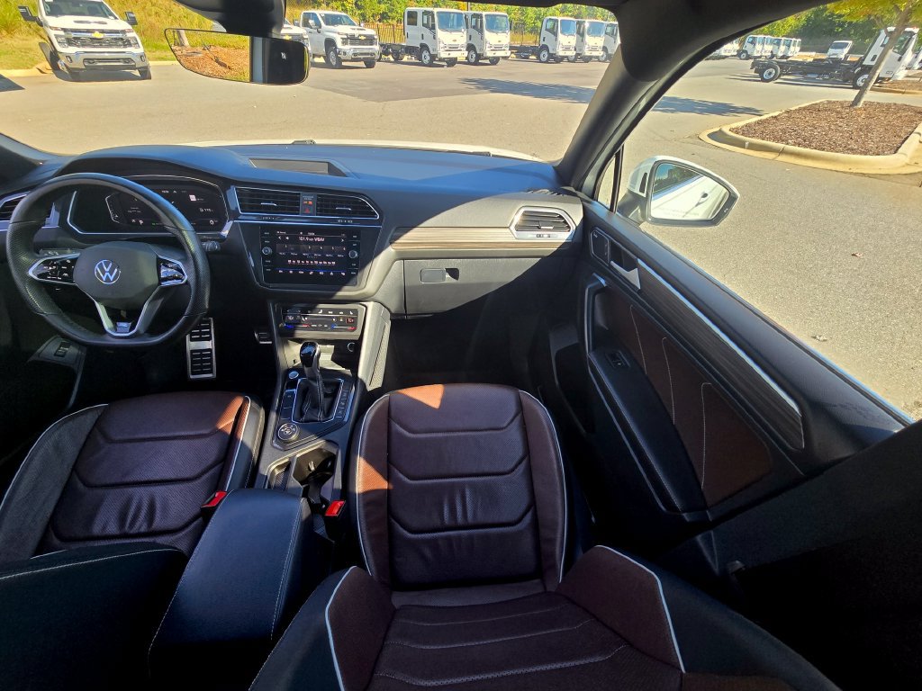 Used 2022 Volkswagen Tiguan SEL R-Line AWD/4WD image 16