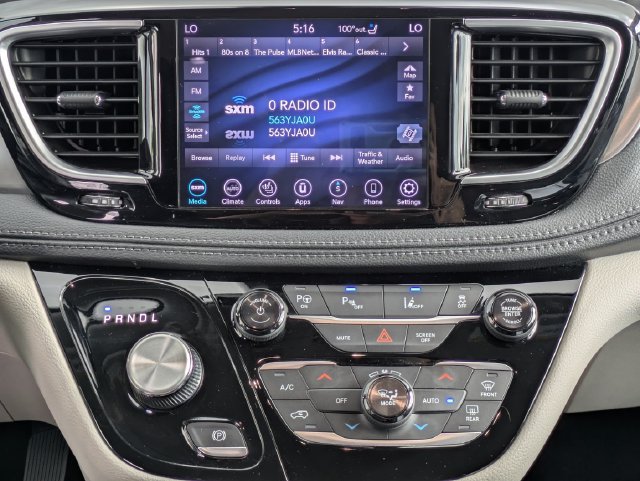 Used 2018 Chrysler Pacifica Limited w/ Advanced Safetytec Group FWD image 16
