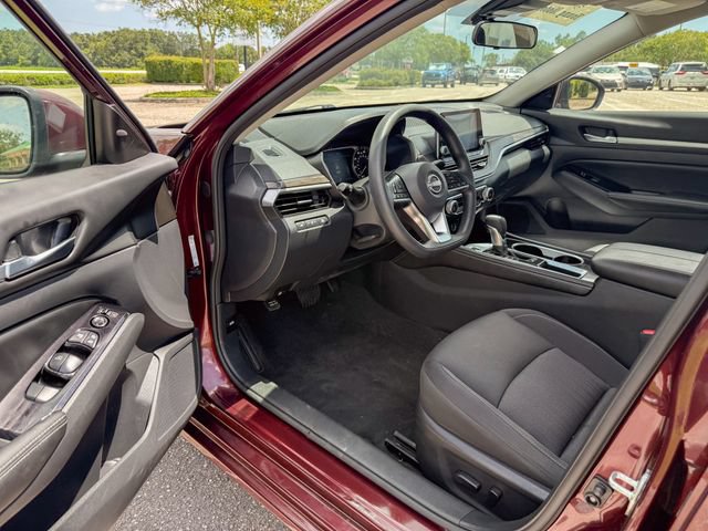 Used 2023 Nissan Altima 2.5 SV FWD image 14