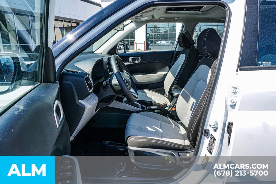 Used 2025 Hyundai Venue SEL image 19