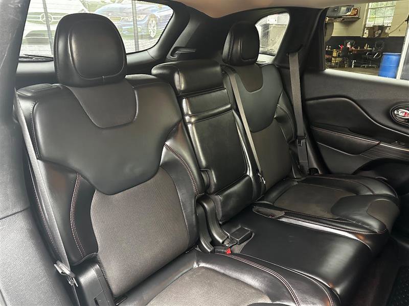 Used 2016 Jeep Cherokee Trailhawk AWD/4WD image 18