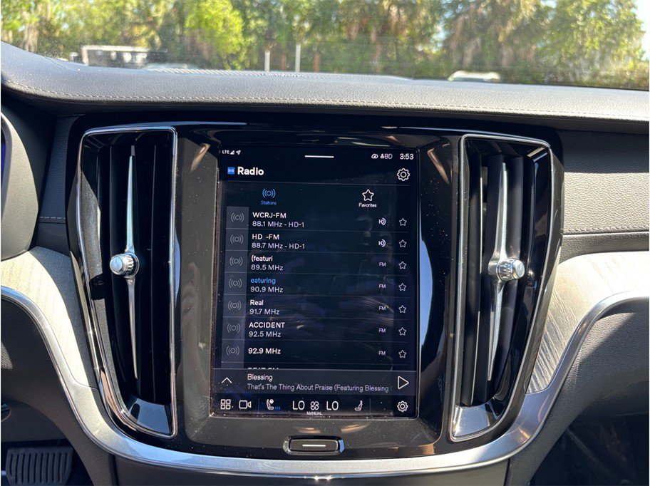 Used 2024 Volvo V60 B5 Cross Country Ultimate w/ Climate Package image 32