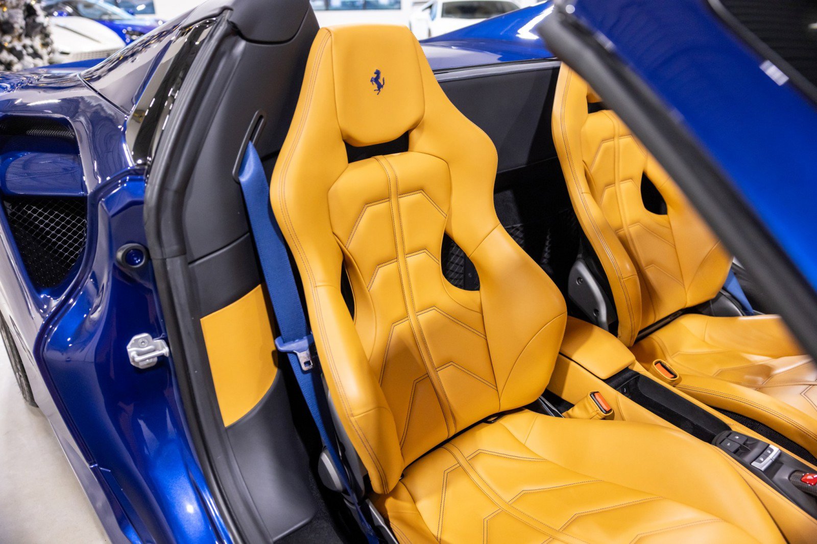 Used 2019 Ferrari 488 Spider image 33