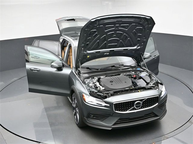 New 2026 Volvo V60 B5 Cross Country Ultra w/ Protection Package Premier image 51