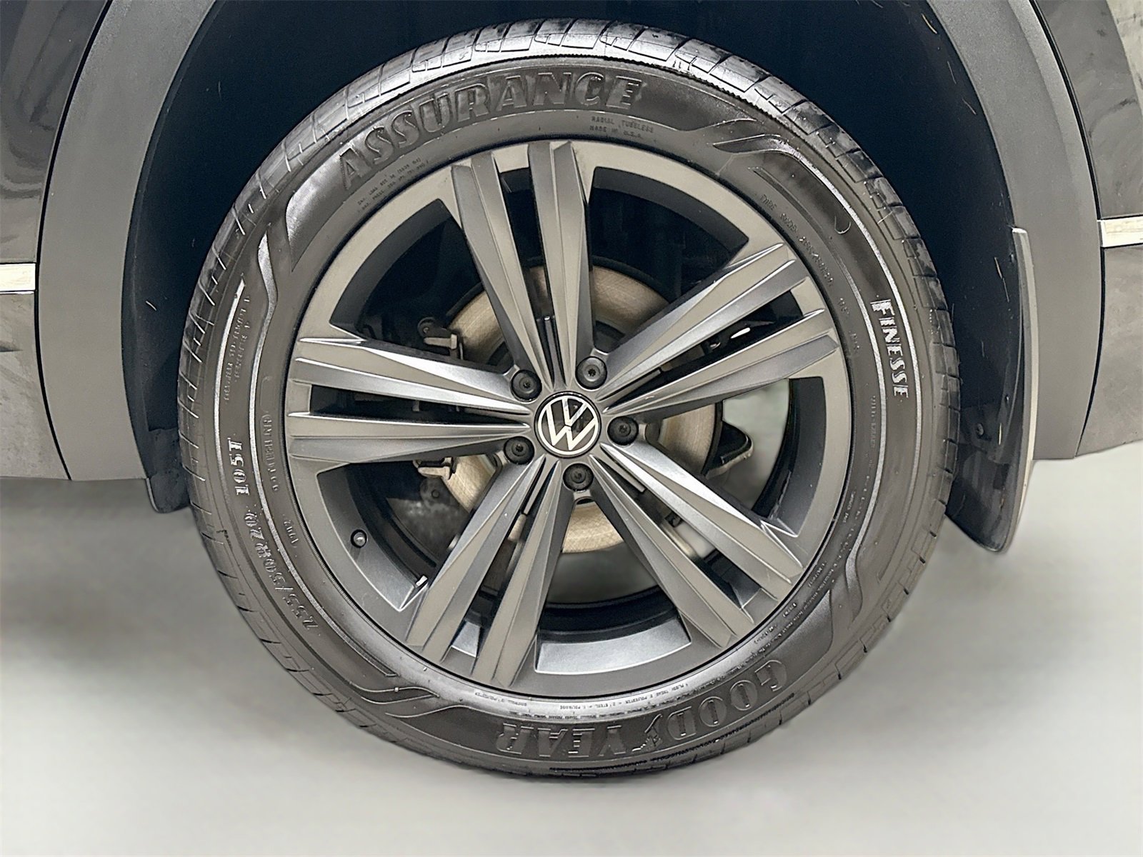 Used 2022 Volkswagen Atlas Cross Sport SEL R-Line image 32