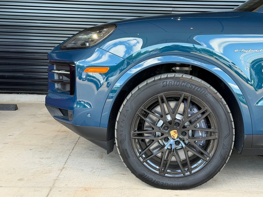 Certified 2025 Porsche Cayenne E-Hybrid AWD/4WD image 6