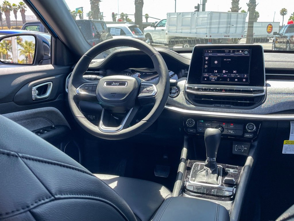 New 2025 Jeep Compass Latitude image 21