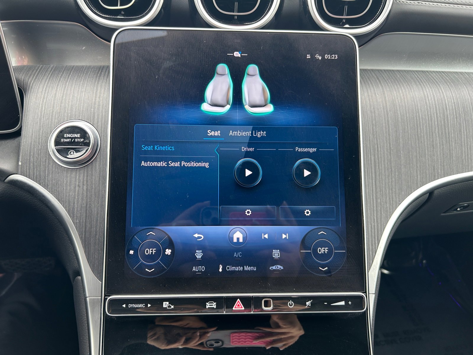 Used 2025 Mercedes-Benz GLC 300 image 12