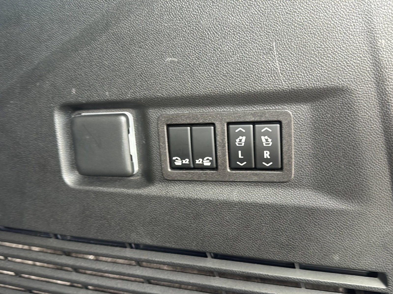 Certified 2024 Chevrolet Tahoe Premier AWD/4WD image 25