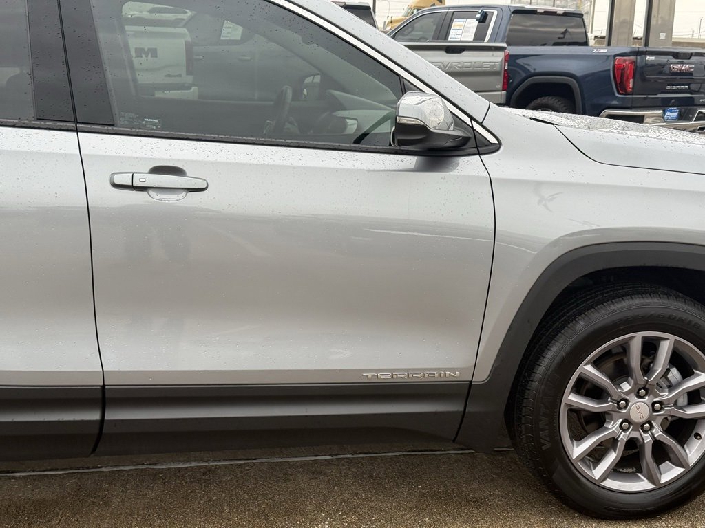 Used 2024 GMC Terrain SLT image 8
