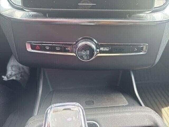 Used 2025 Volvo XC90 B6 Ultra w/ Protection Package Premier image 34