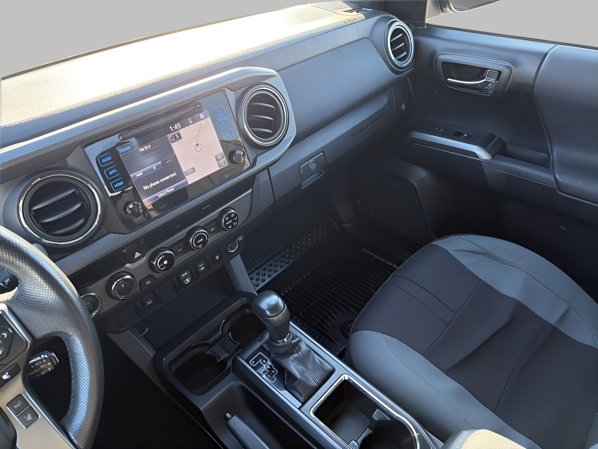 Used 2018 Toyota Tacoma TRD Sport image 17