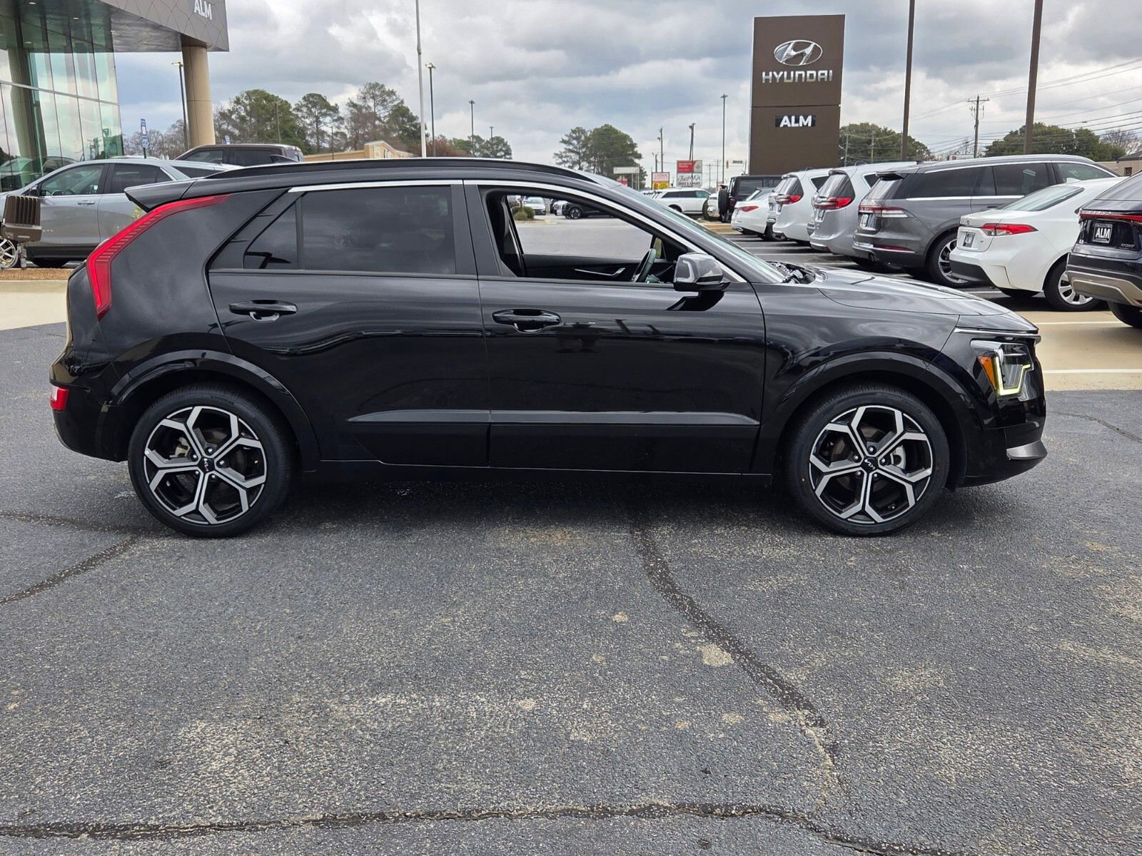 Used 2023 Kia Niro EX Touring image 14