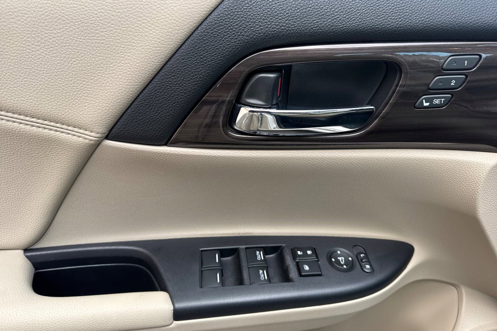 Used 2016 Honda Accord Touring image 14