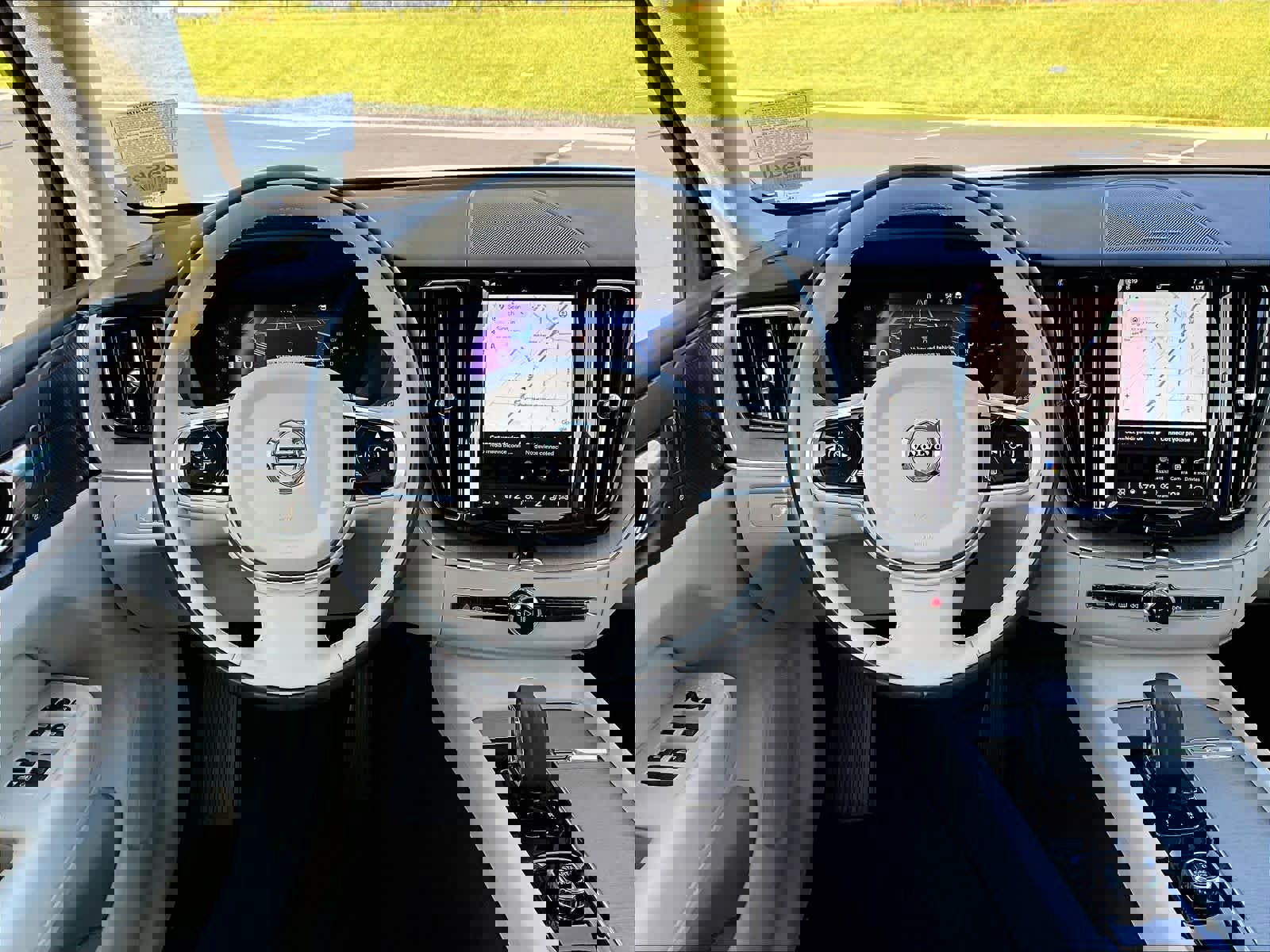 Used 2023 Volvo XC60 T8 Plus image 7