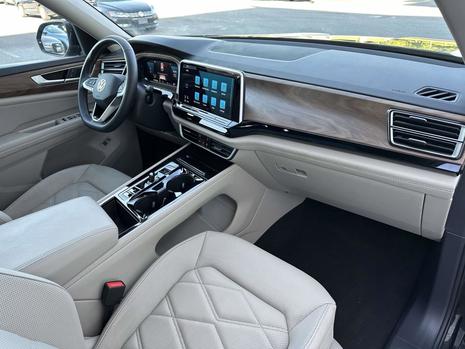Used 2024 Volkswagen Atlas SE image 12